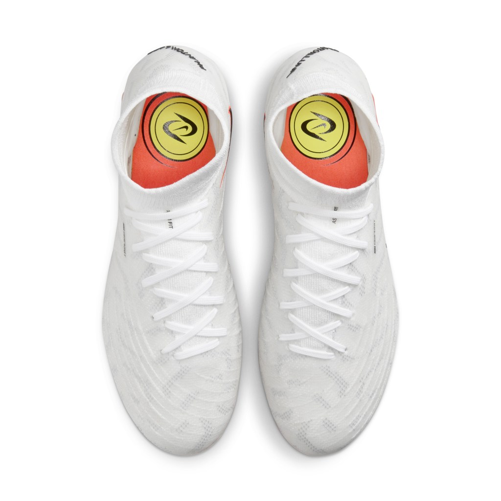 This image has an empty alt attribute; its file name is 011_fn8405-101-316752206-d-d-1x1-1.jpg