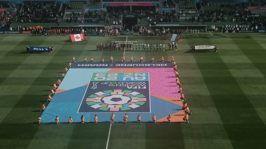 Punane kaart, möödalöödud penalti – ajalugu teinud Eesti kohtuniku avamäng oli tõeline&nbsp;thriller