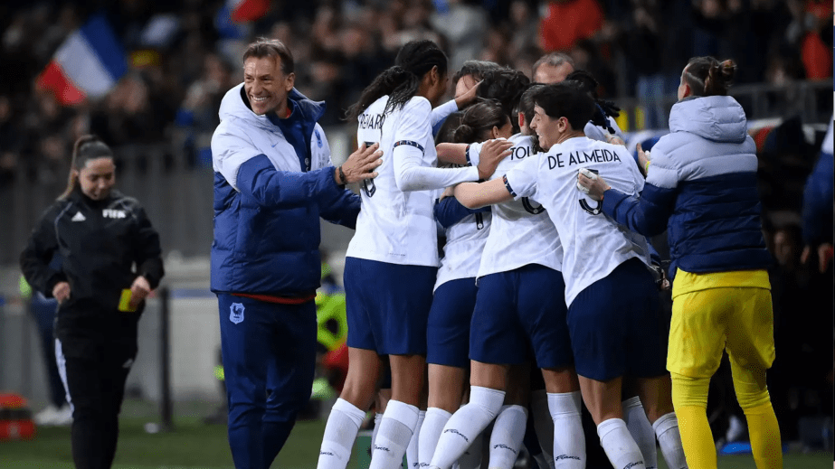 Prantsusmaa naiskonna peatreener – ühel aastal kahel&nbsp;MM-il