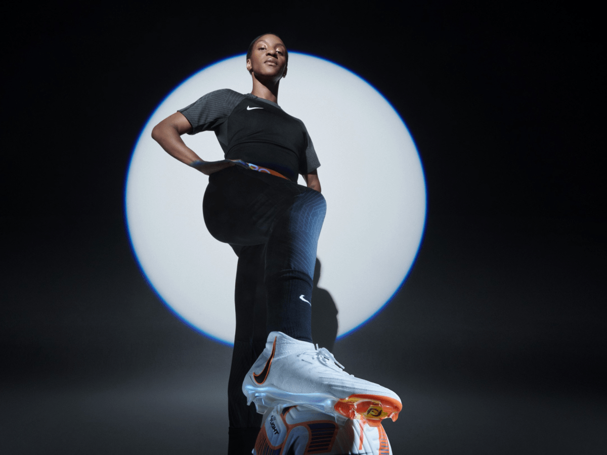 Nike Phantom Luna – kingitus naisjalgpalluritele